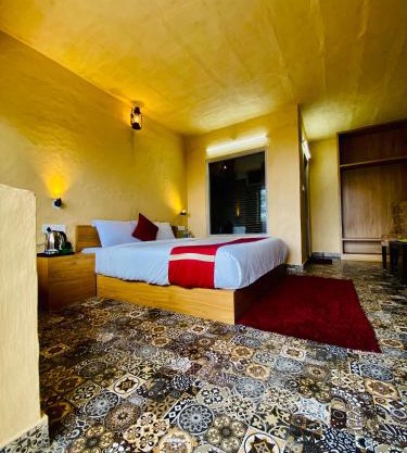Staycation Premium Mud House with Balcony Mashobra - A Nature Retreat