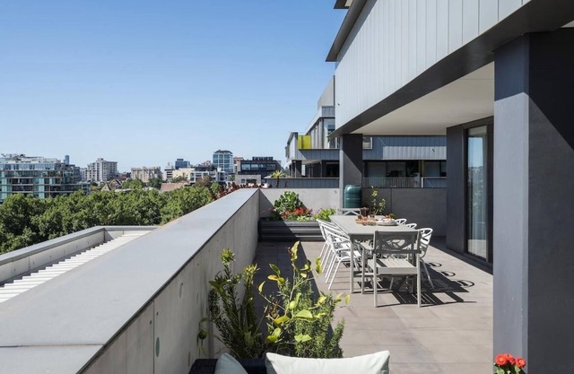 StayCentral - The Stanley@Collingwood - Smith St, Collingwood - 2 Bedrooms, 2 Beds, 1 Bathroom1, 1 secure undercover parking spot.