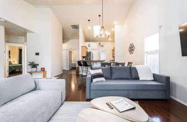 #StayinMyDistrict Sunflower Lane Townhouse