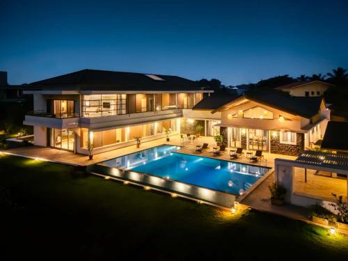 StayVista at Solaris with Pool, Lawn & BBQ