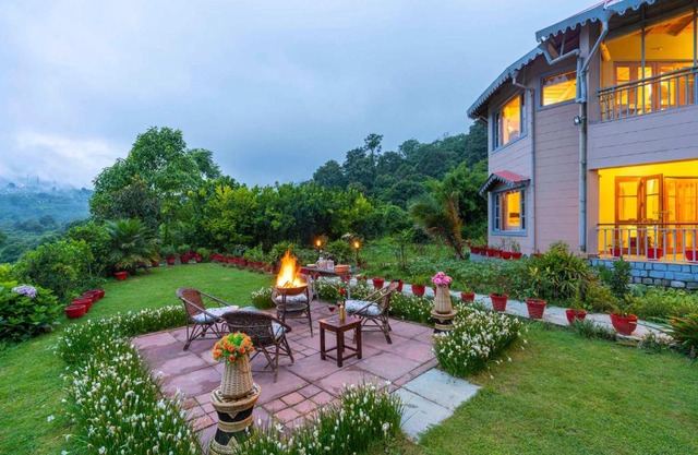 StayVista at The Octagon Affair with Fireplace, The Pet Friendly Vista
