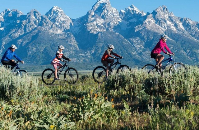 STEAL OF A DEAL! Celebrate the 4th in the beautiful FOUR SEASONS JACKSON HOLE!!