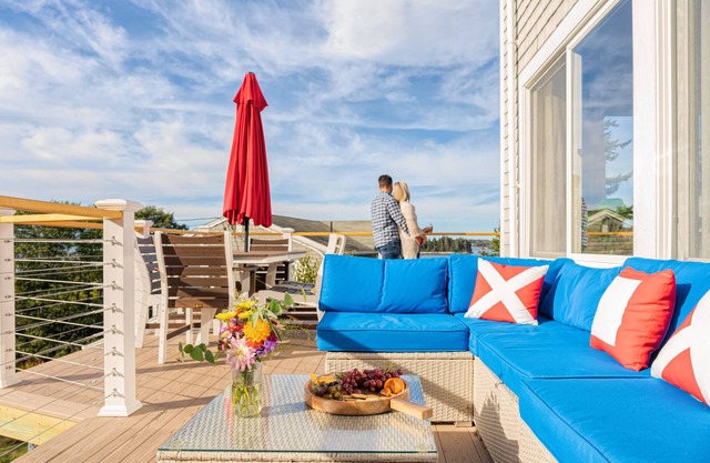 Steamboat Landing Cottage: Water Views, Nearby Beach