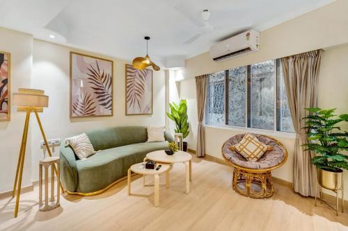 Stella 2BHK in Khar with Wi-Fi, Smart TV & Kitchen