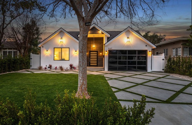 Stellar Home with Pool and Jacuzzi-Minutes from Universal Studios and Hollywood!