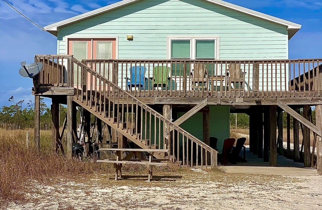 STEPS from the Beach - Private Access! -As Seen On TV- Accommodates 9