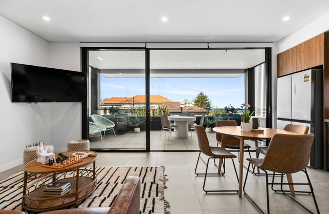 Steps from the shore: Coogee Beachside Haven #6