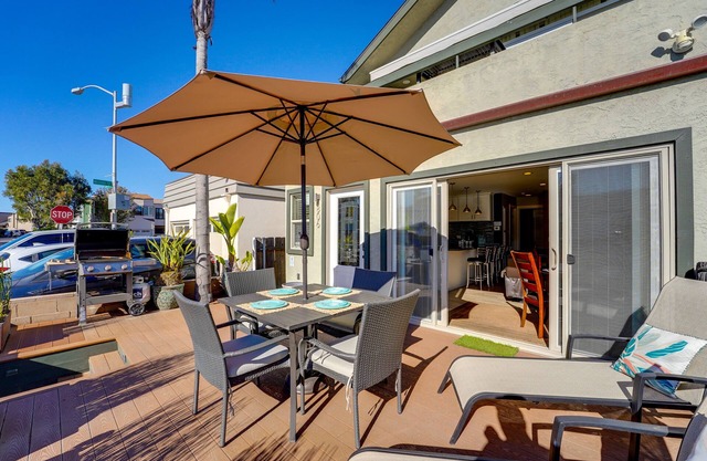 Steps to Beach & Bay | Spacious Patio w/Parking, AC, Al-Fresco Dining & Dog Friendly