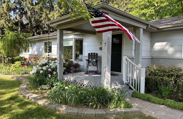 Steps to Beach. Hot Tub. Dog Friendly. Game Room.