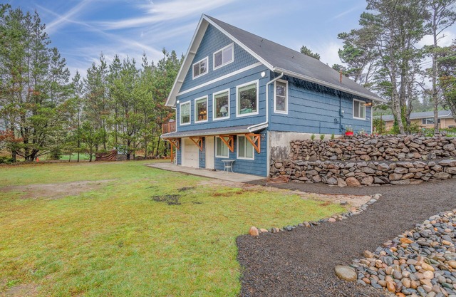 Steps to beach, Ping Pong, XBox, Foosball, WiFi, Private Deck (SandCastle)