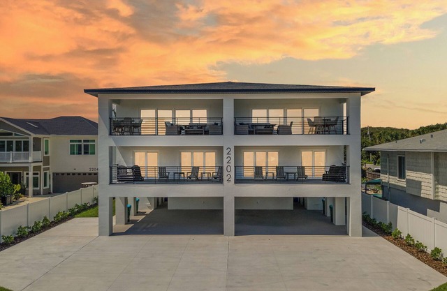 🌊Steps to Beach | Perfect for Large Groups | Flip Flop Living South🌊