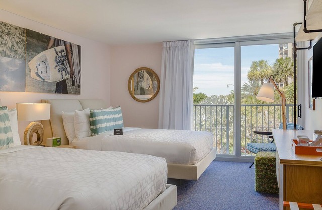 Steps to the Beach! Beach Access, Pool, Close to Bay View Drive Park