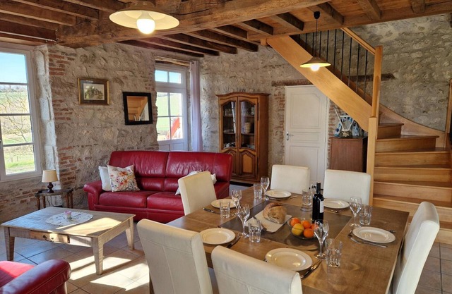 Stone cottage in Charroux with pool, perfect for family and friends