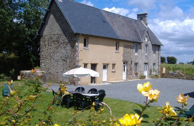 Stone house with fireplace and pets allowed in Normandy