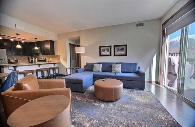 Stoneridge 408 · Beautiful, Bright 3-Bedroom Suite at Stoneridge