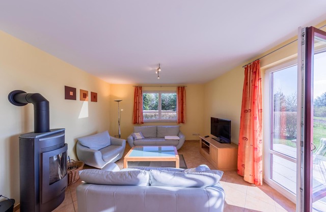 Storchenruh - Holiday home with terrace & direct golf course location