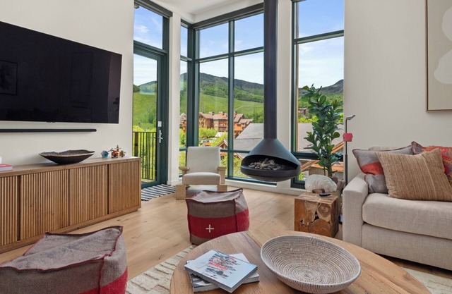 Stowe Mt Resort | Spruce Peak | 4 Bed | Treehouse Condo | Sleeps 16