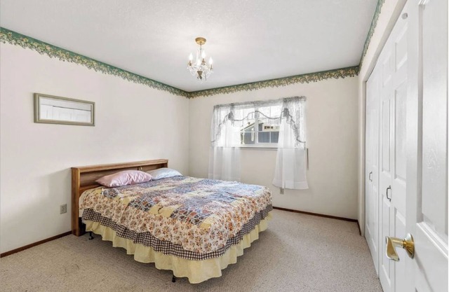 STR25-015 Private Room with Share Bathroom and Kitchen