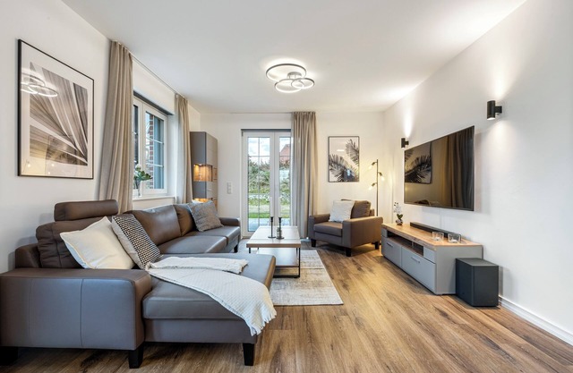 Strandkorb Rosenhagen - light-flooded 5-star apartment near the beach