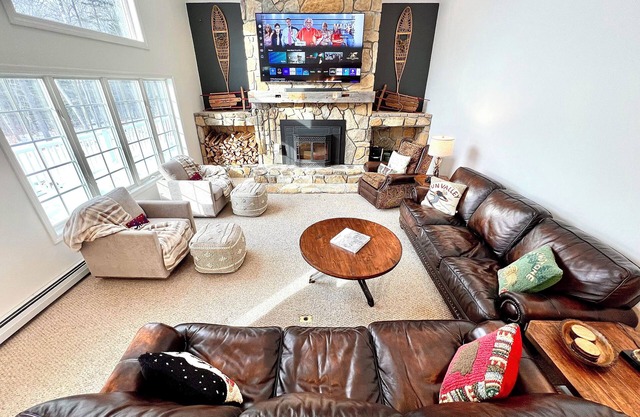 Stratton MTN Retreat~4BR/10Bed Ski House w/2 MSTRS-Jacuzzi-Game RM-3mins to MTN!