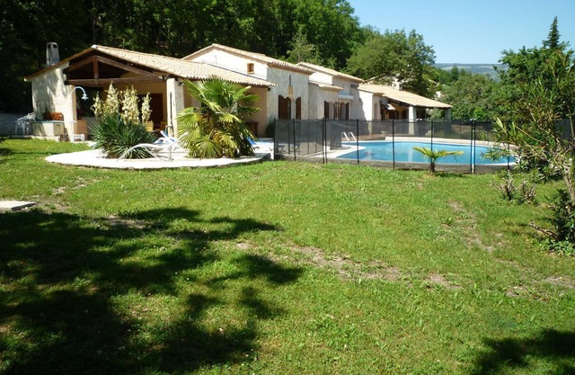 Street level villa in a private wooded estate, peace and quiet guaranteed