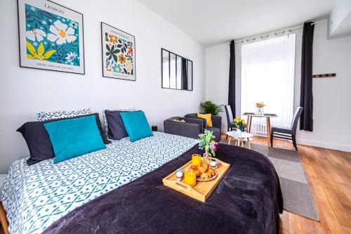 Studio équipé, gare à 200m, entre Versailles et SQY