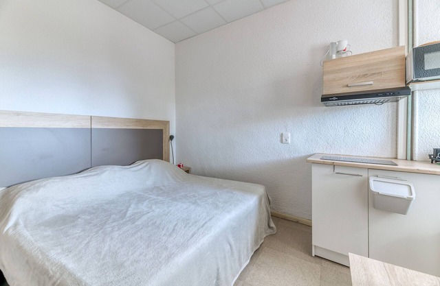 Studio '110' with Shared Pool, Shared Terrace and Wi-Fi