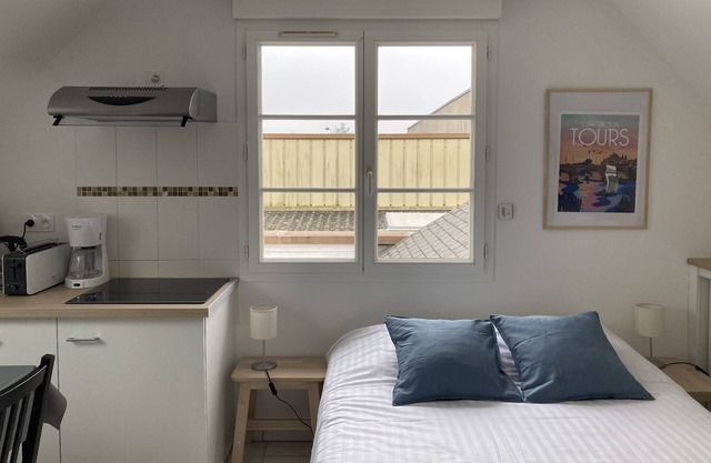 Studio, 15 m2. Upstairs-level. Garden-level