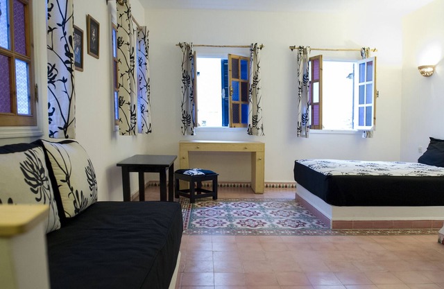 Studio (1st floor) + 3 people in Medina access to a lounge and terraces