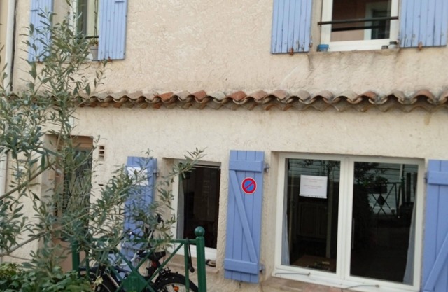 Studio 2 Personnes Centre Ancien de Sainte Maxime a 300 M Plage et Port