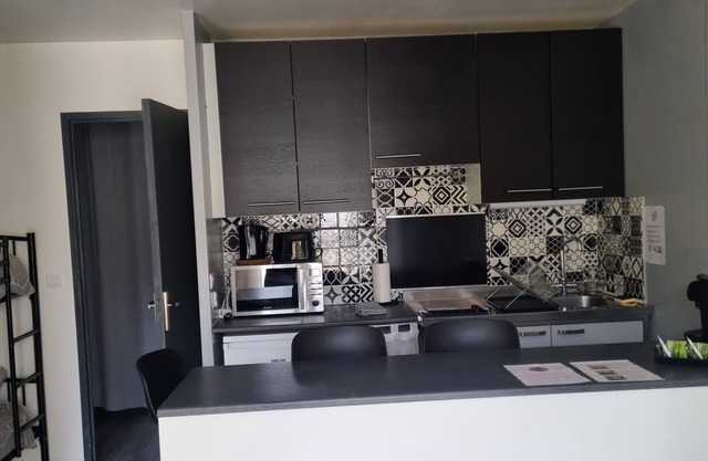 Studio 2 steps from Disneyland