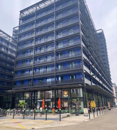 Studio 25 m2 Tour Black Swans Centre ville Tram C et E direct Parlement Européen à 15 minutes Arrivée 24 sur 24