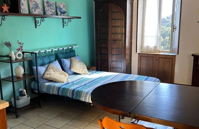 Studio apartment beautiful view. fresh and bright In the park of 5TERRE