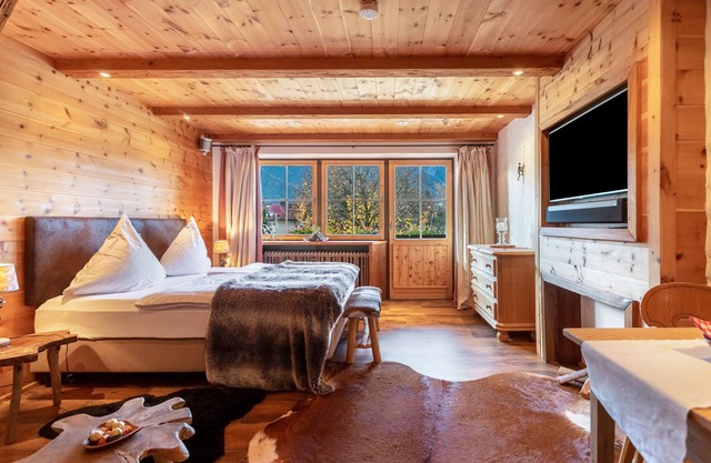 Studio Apartment 'Chalet Alpenherz' with Mountain View, Balcony and Wi-Fi