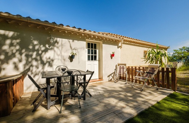 Studio Apartment 'Entre Mer Et Montagne' with Mountain View