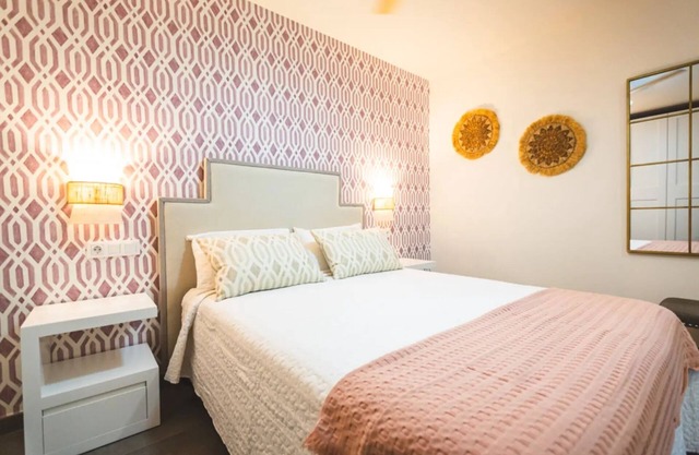 Studio Apartment 'Flores De Cordoba Gitanilla 2' with Wi-Fi and Air Conditioning