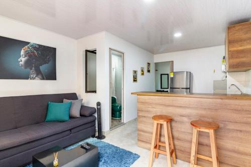 Studio apartment in La Floresta near the subway