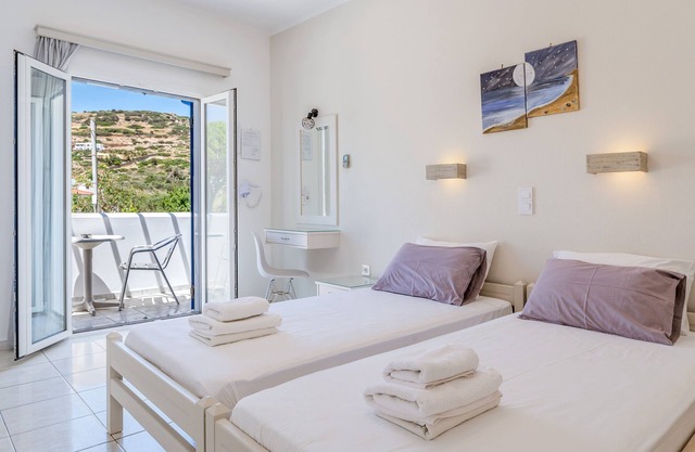 Studio Apartment 'Nissea Studios' with Mountain View, Wi-Fi and Air Conditioning