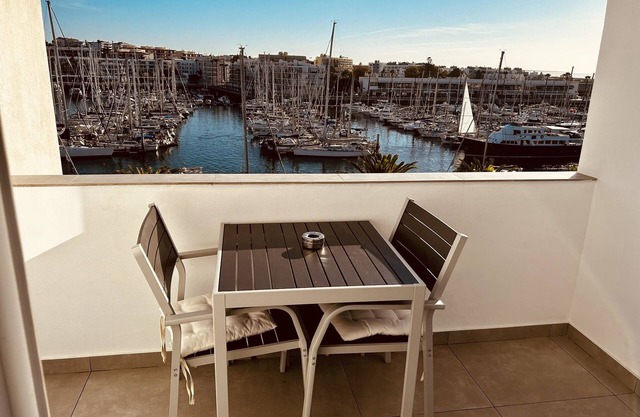 Studio apt with spectacular views of Lagos Marina