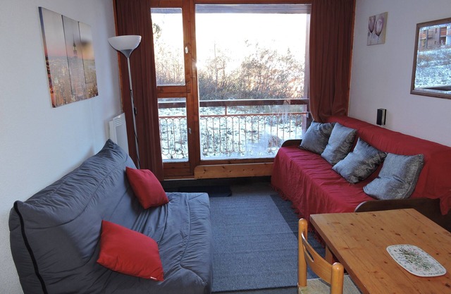 Studio Arc 2000, 4/5 persons, residence Bel Aval, Charlotte Perriand style.