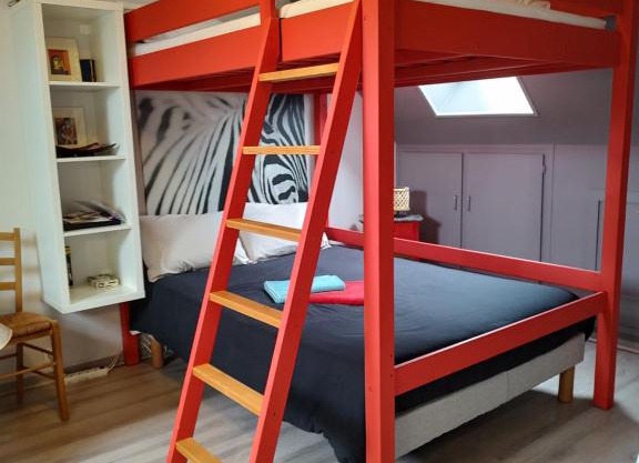 Studio au 2e étage de notre maison de ville