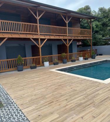Studio avec piscine
