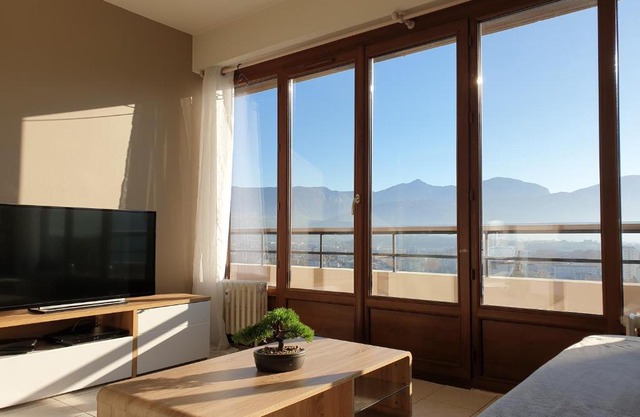 Studio avec une belle vue panoramique sur Chambéry !