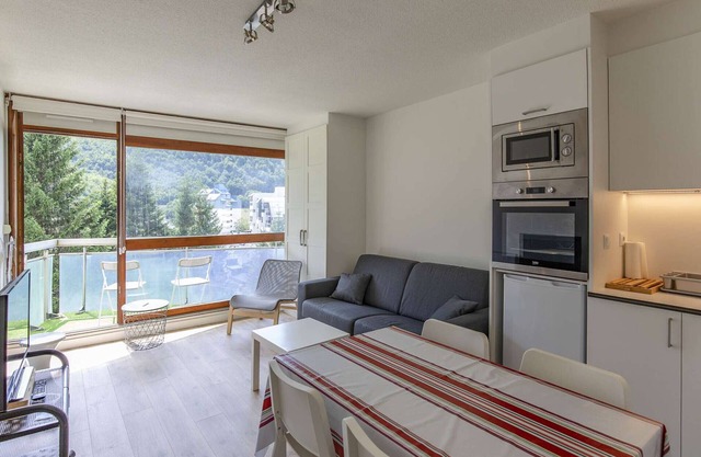 Studio cabin 6 ppl, near slopes, balcony, ski locker, equipped kitchen