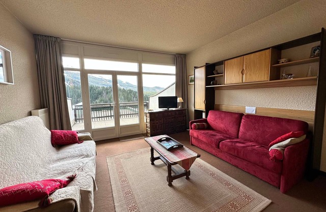 Studio cabin with south terrace and parking in Villard-de-Lans, near slopes and trails