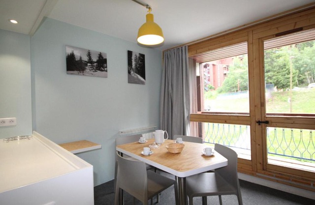 Studio cabine rénové pour 5 pers. avec balcon, au calme, proche Transarc et commerces, Wifi inclus - FR-1-346-355