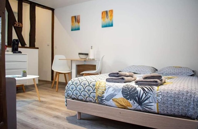 Studio Charmant Confortable TV Centre Ville Louviers