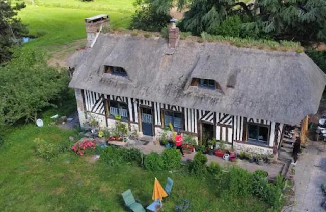 STUDIO CHAUMIERE sur un domaine de 10 hectares