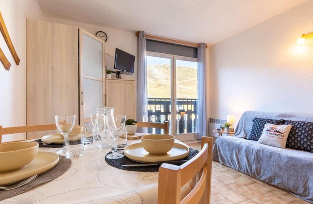 Studio convivial au pied des pistes avec local skis et parking, animaux non acceptés - FR-1-296-450