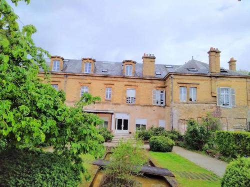 Studio cosy à Sedan avec jardin clôturé de 22 m²